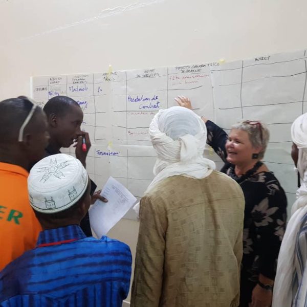 birgitte træner radioarbejdere i Niger